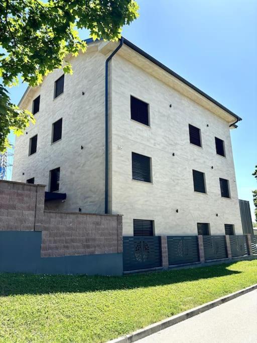 Villa Moste With Pool & Ev Station Ljubljana Kültér fotó